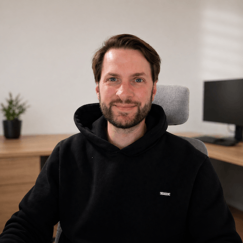 Daniel McDonald an seinem Arbeitsplatz